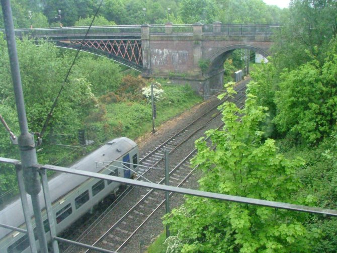 Class 158 leaves Galton Bridge