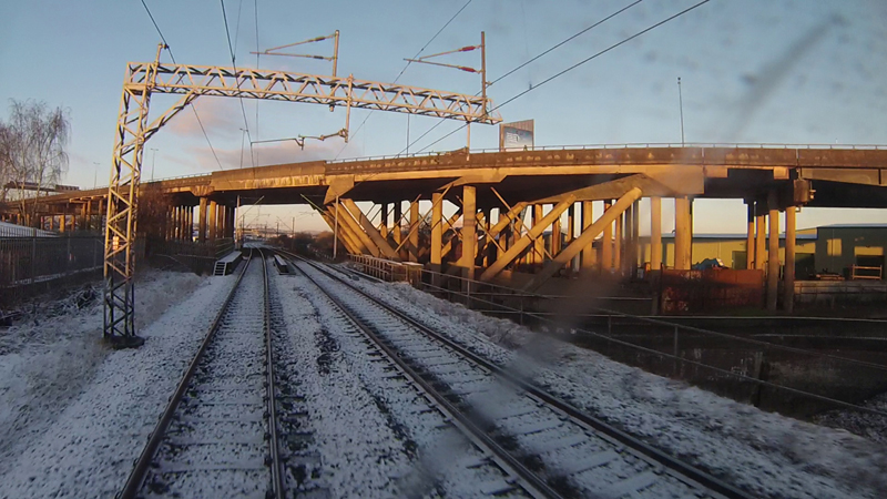 Dolygfa gyrrwr o'r rheilffordd